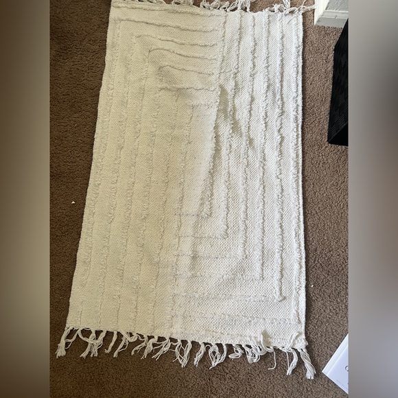 White rug - Picture 4 of 6